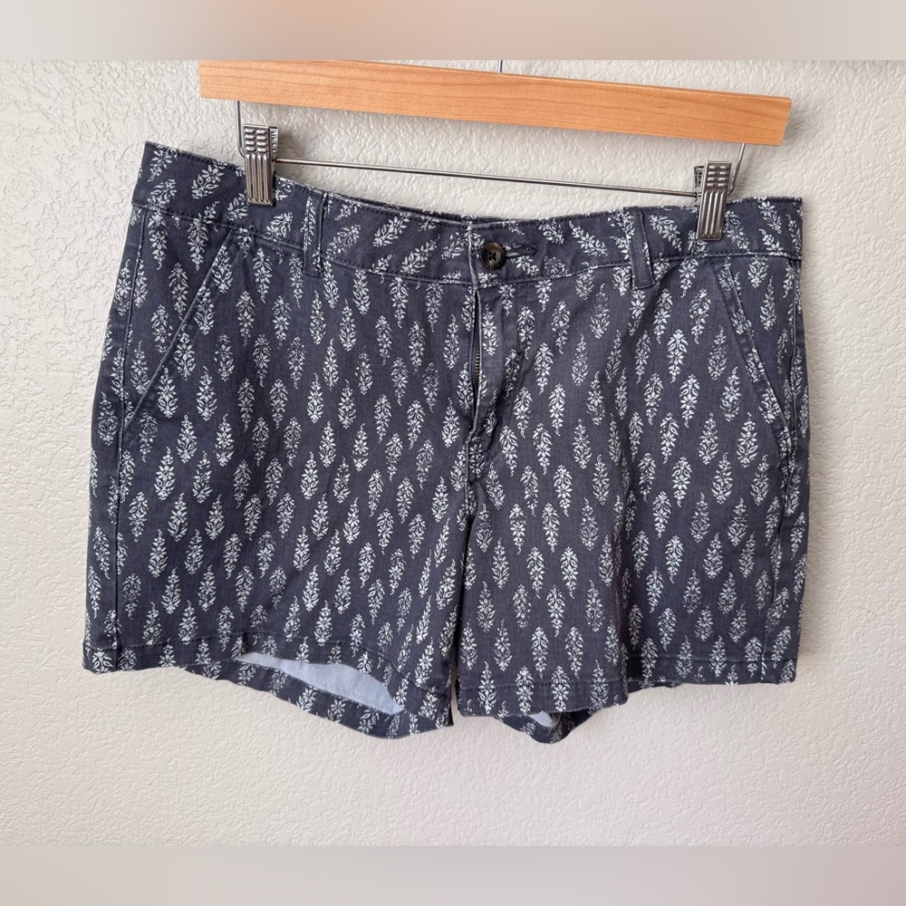 A.N.A Size 12 cotton mid rise shorts vguc